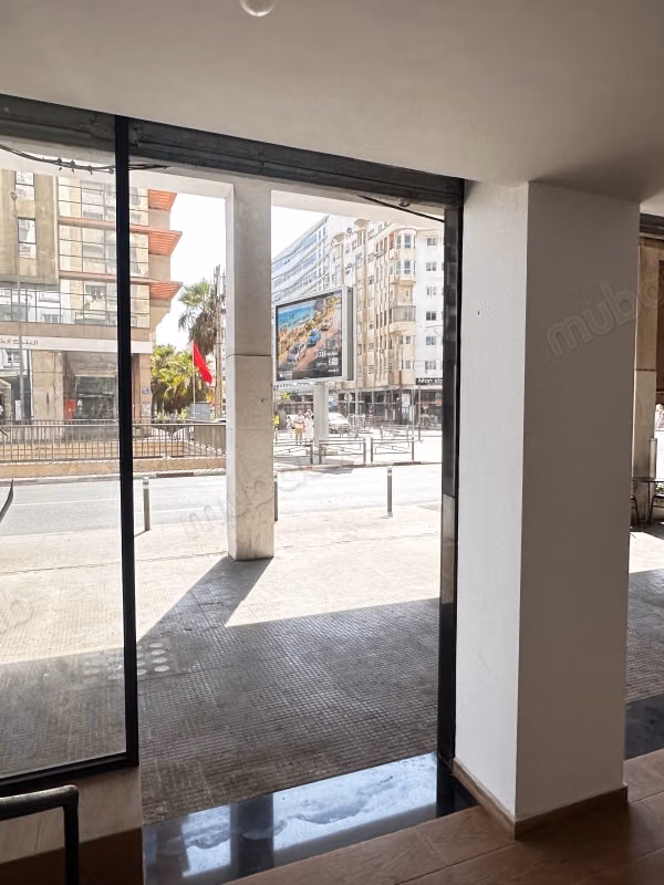 Commercieel pand te koop in het stadscentrum. Totale oppervlakte 72 m²