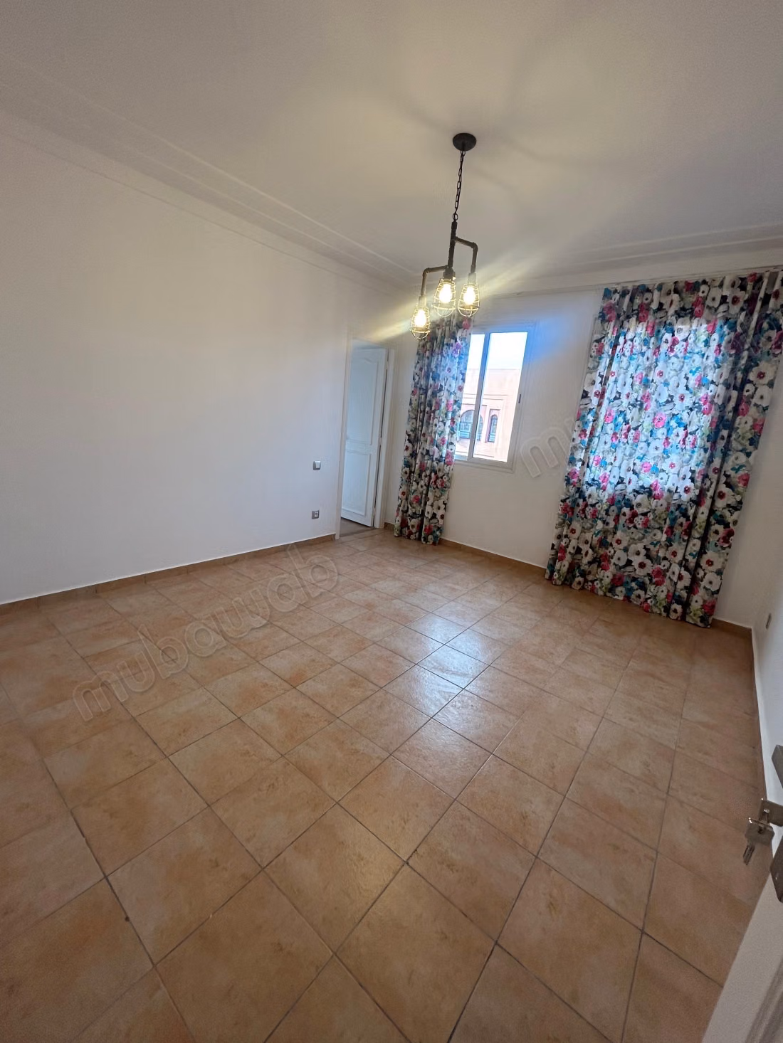 Vente d'un bel appartement à Guéliz. 
3 pièces confortables. 
Avec ascenseur et terrasse