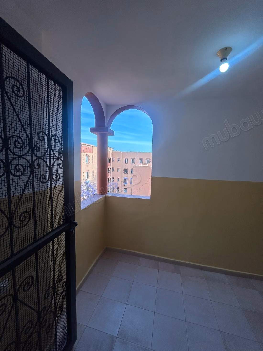 Vente d'un bel appartement à Guéliz. 
3 pièces confortables. 
Avec ascenseur et terrasse