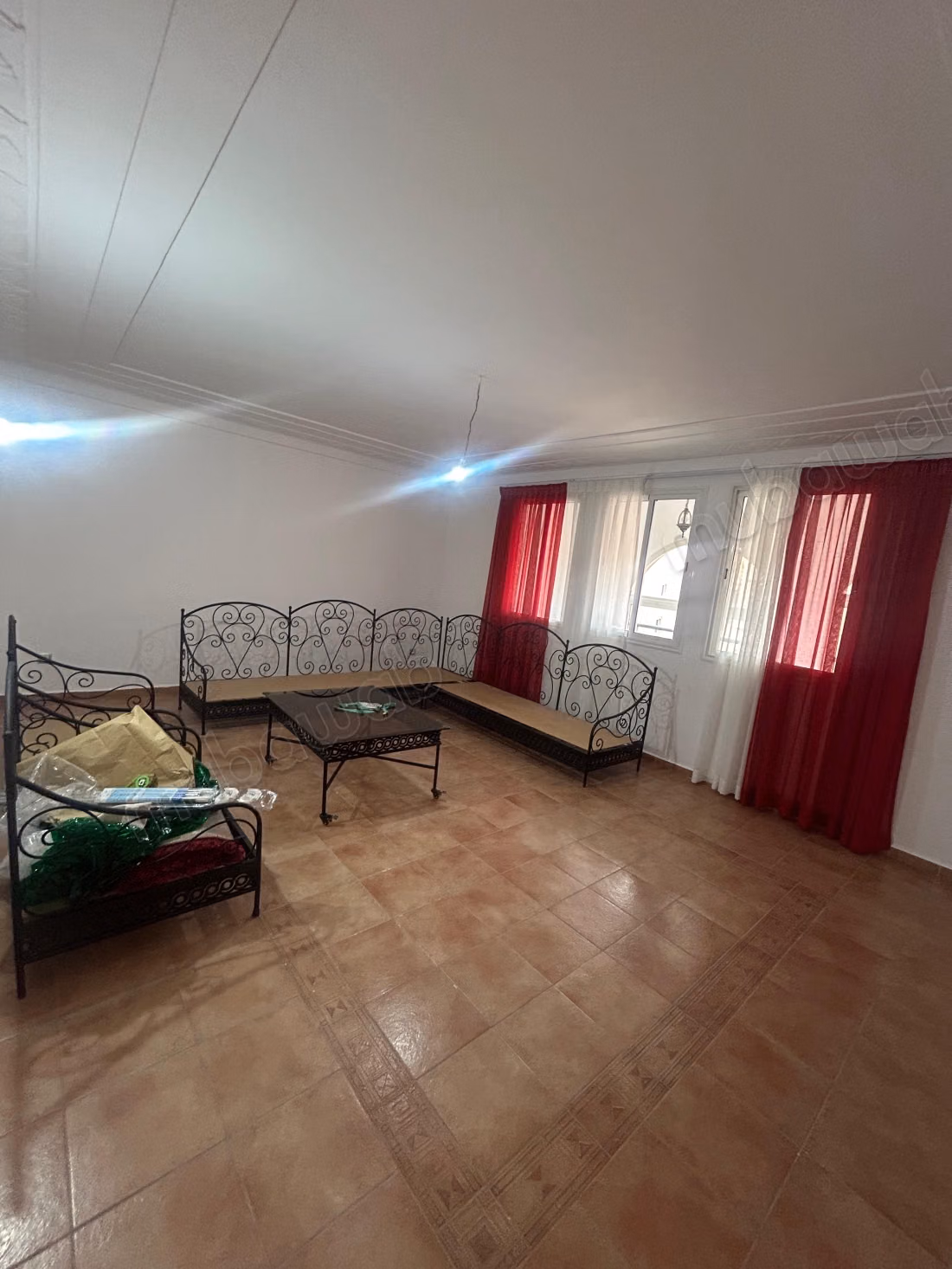 Vente d'un bel appartement à Guéliz. 
3 pièces confortables. 
Avec ascenseur et terrasse