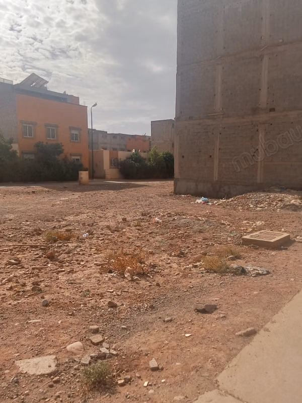 Bellissimo terreno in vendita sulla strada Amizmiz. Superficie totale 104 m²