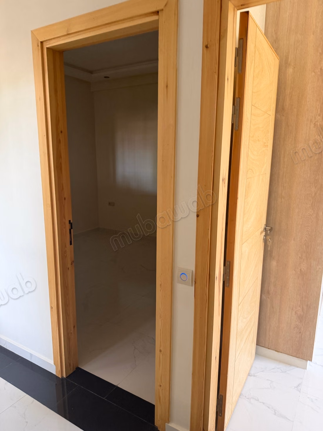 Appartement à louer à Hay Al Haouz. 3 belles chambres. Four encastré