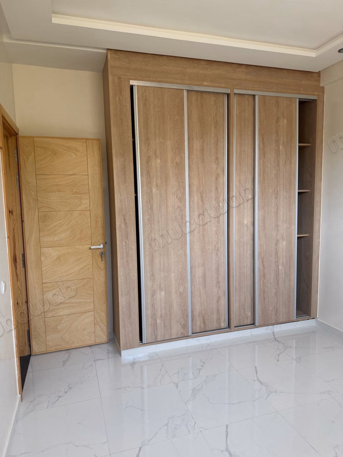 Appartement à louer à Hay Al Haouz. 3 belles chambres. Four encastré