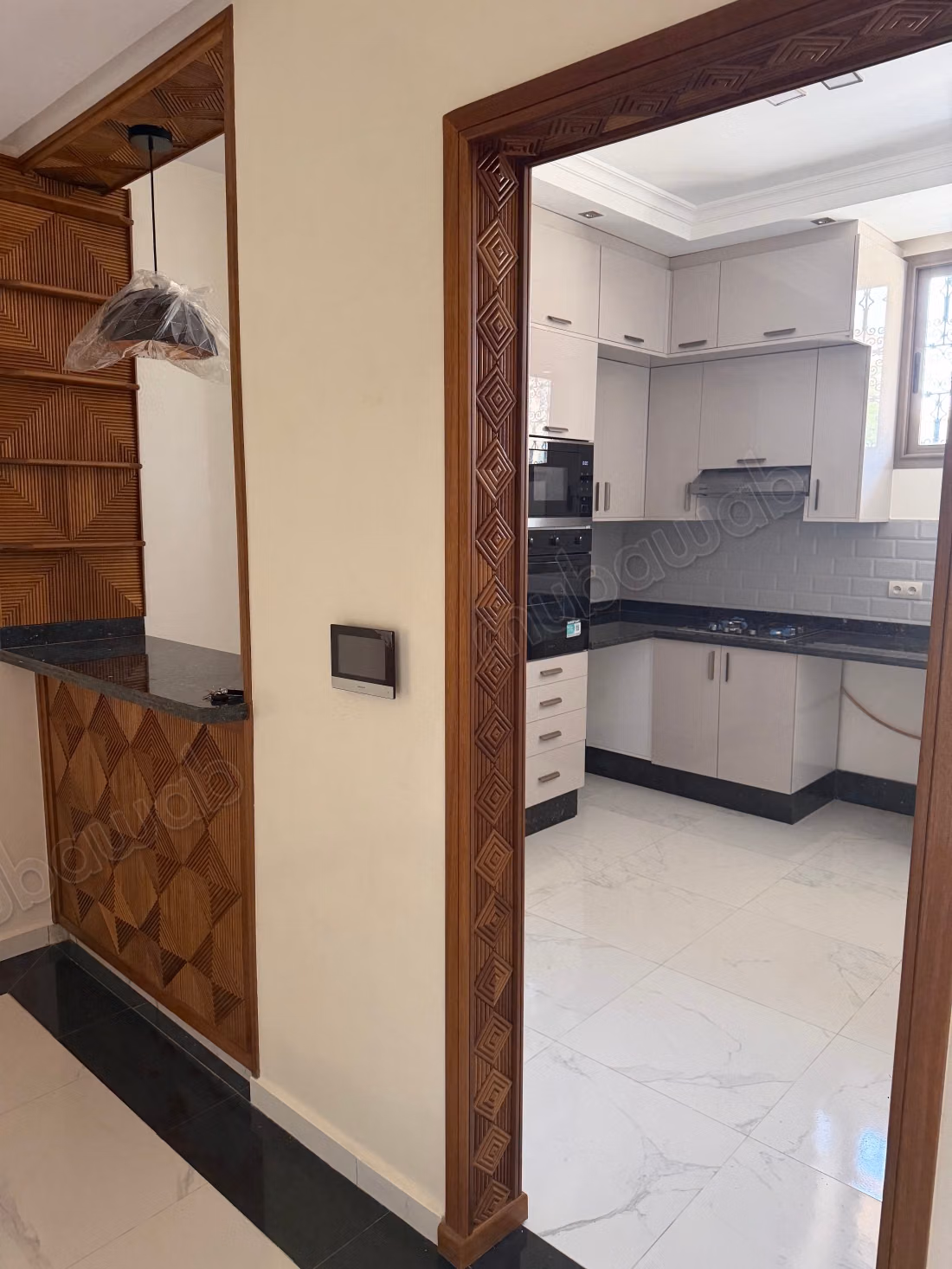Appartement à louer à Hay Al Haouz. 3 belles chambres. Four encastré