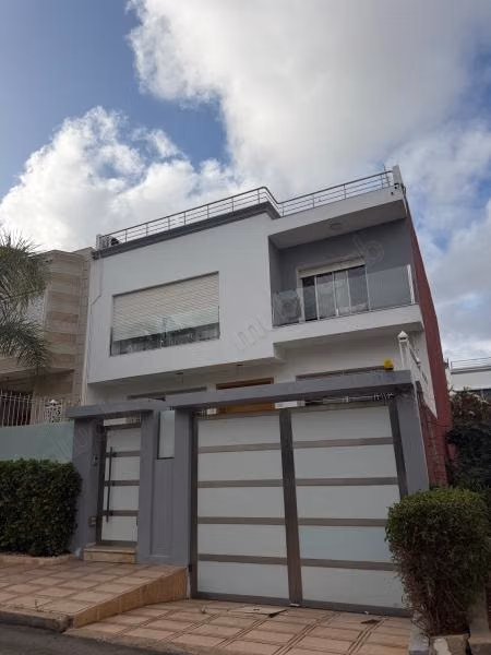 Stunning villa for sale in Laymoune. 5 beautiful bedrooms. Beautiful terrace and garden