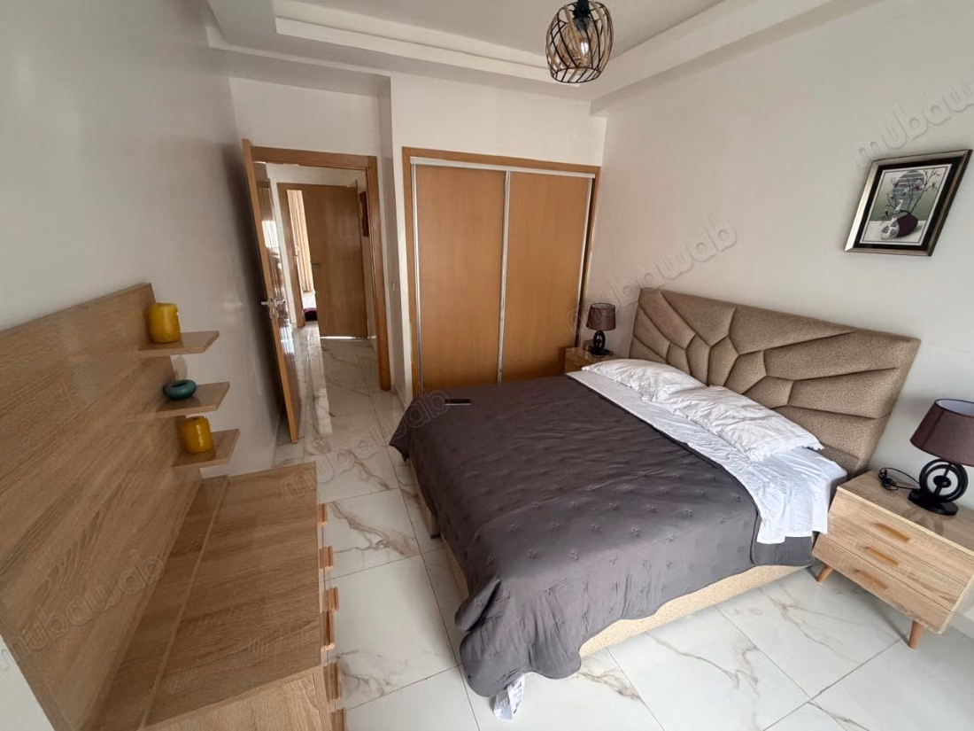 Louez cet appartement à Harhoura. 3 pièces confortables. Meublé