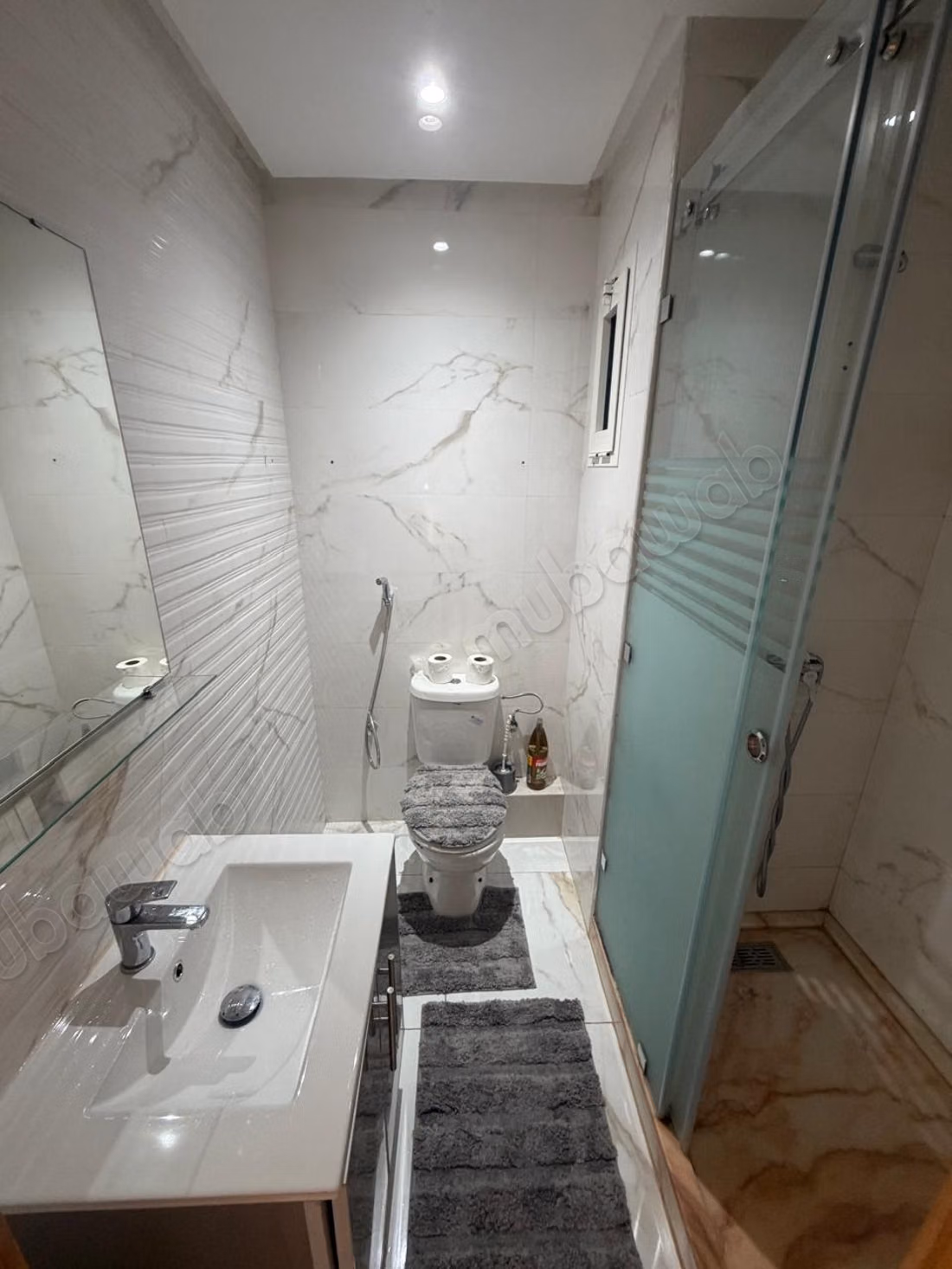 Louez cet appartement à Harhoura. 3 pièces confortables. Meublé