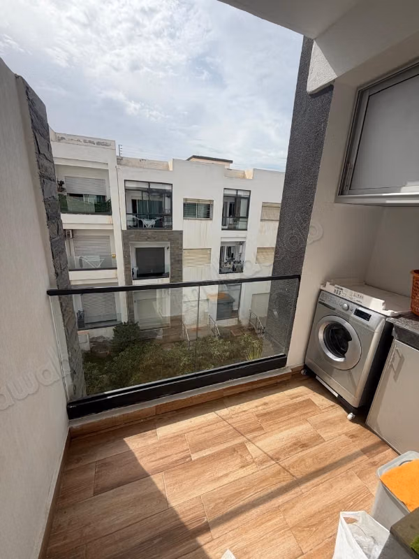 Huur dit appartement in Harhoura. 3 comfortabele kamers. Gemeubileerd