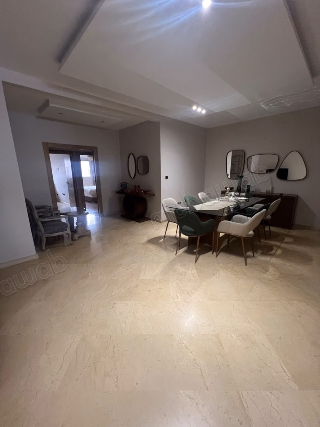 Superbe appartement à vendre à Gauthier. 
Surface de 174 m². 
Porte blindée, antenne parabolique