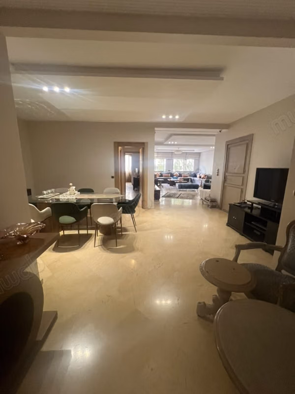 Stunning apartment for sale in Gauthier. Area of 174 m². Security door, satellite dish