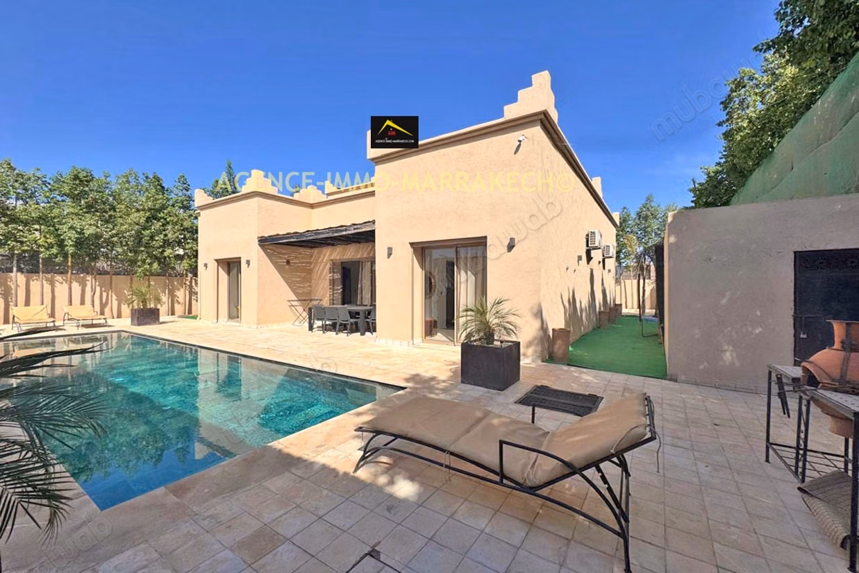 Private titled villa for sale with 4 suites, Pool