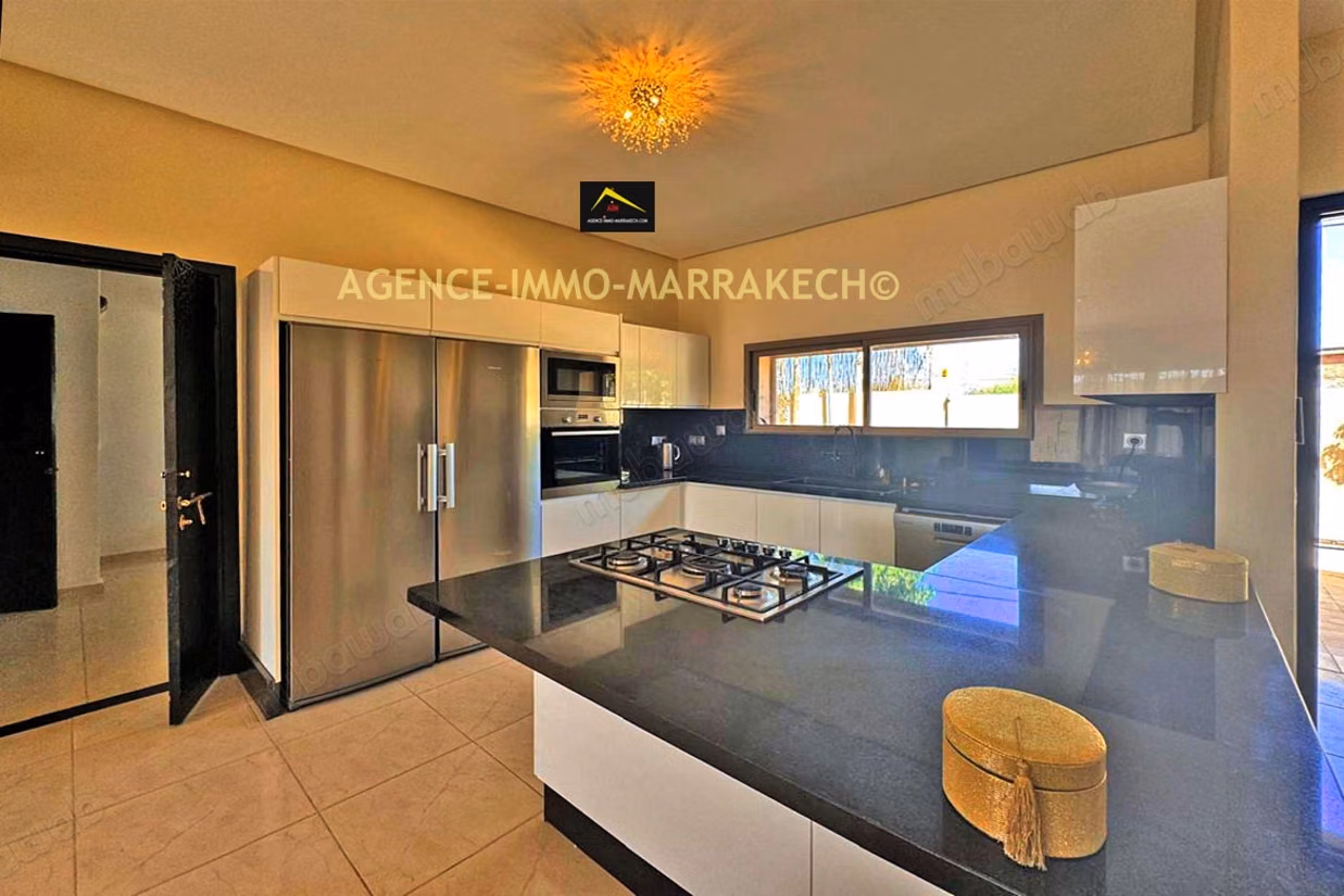 Private titled villa for sale with 4 suites, Pool