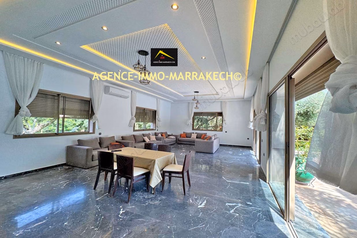 Villa privée titrée à vendre de 5 suites, sans VNA