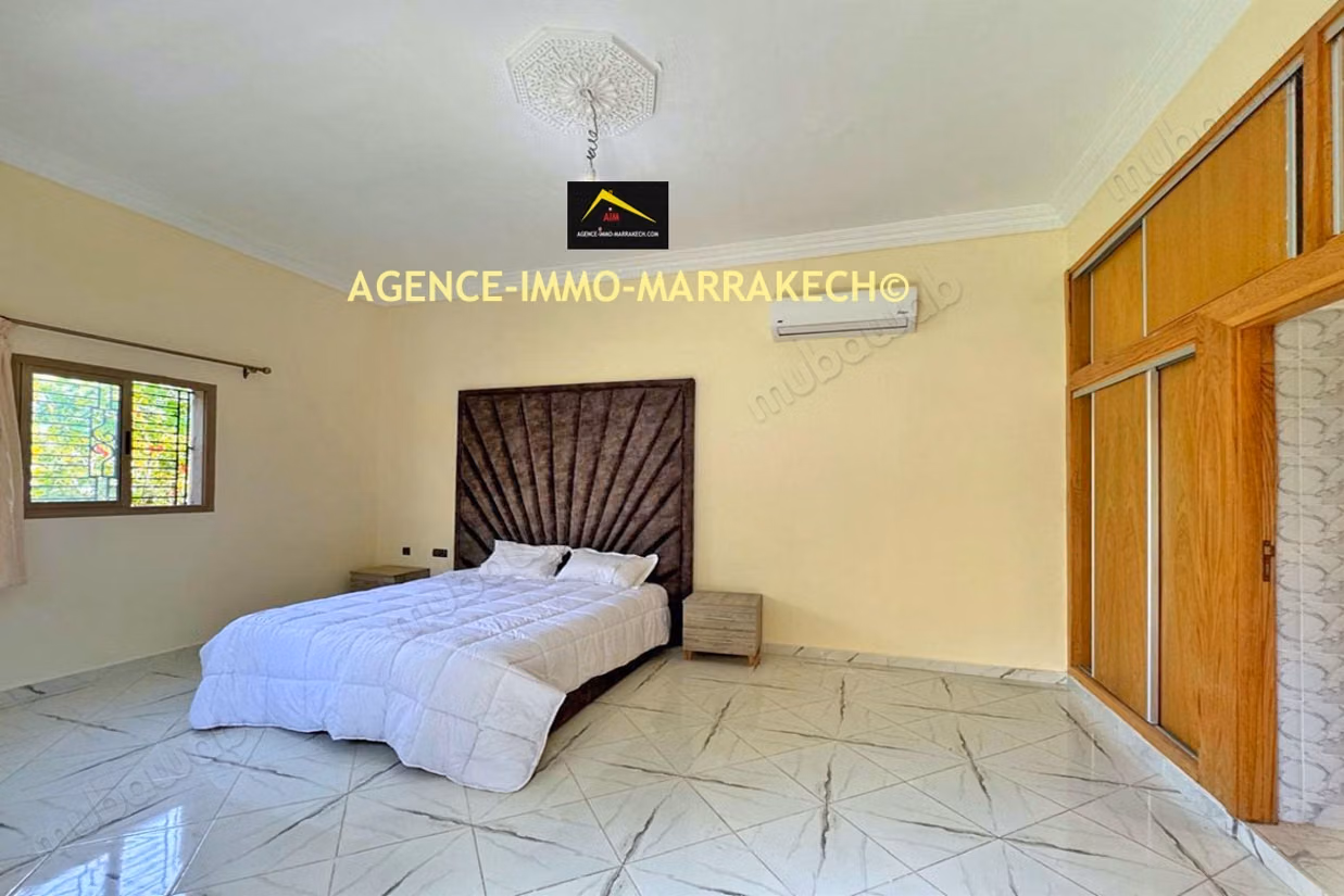 Villa privée titrée à vendre de 5 suites, sans VNA