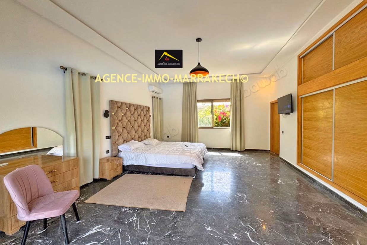 Villa privée titrée à vendre de 5 suites, sans VNA