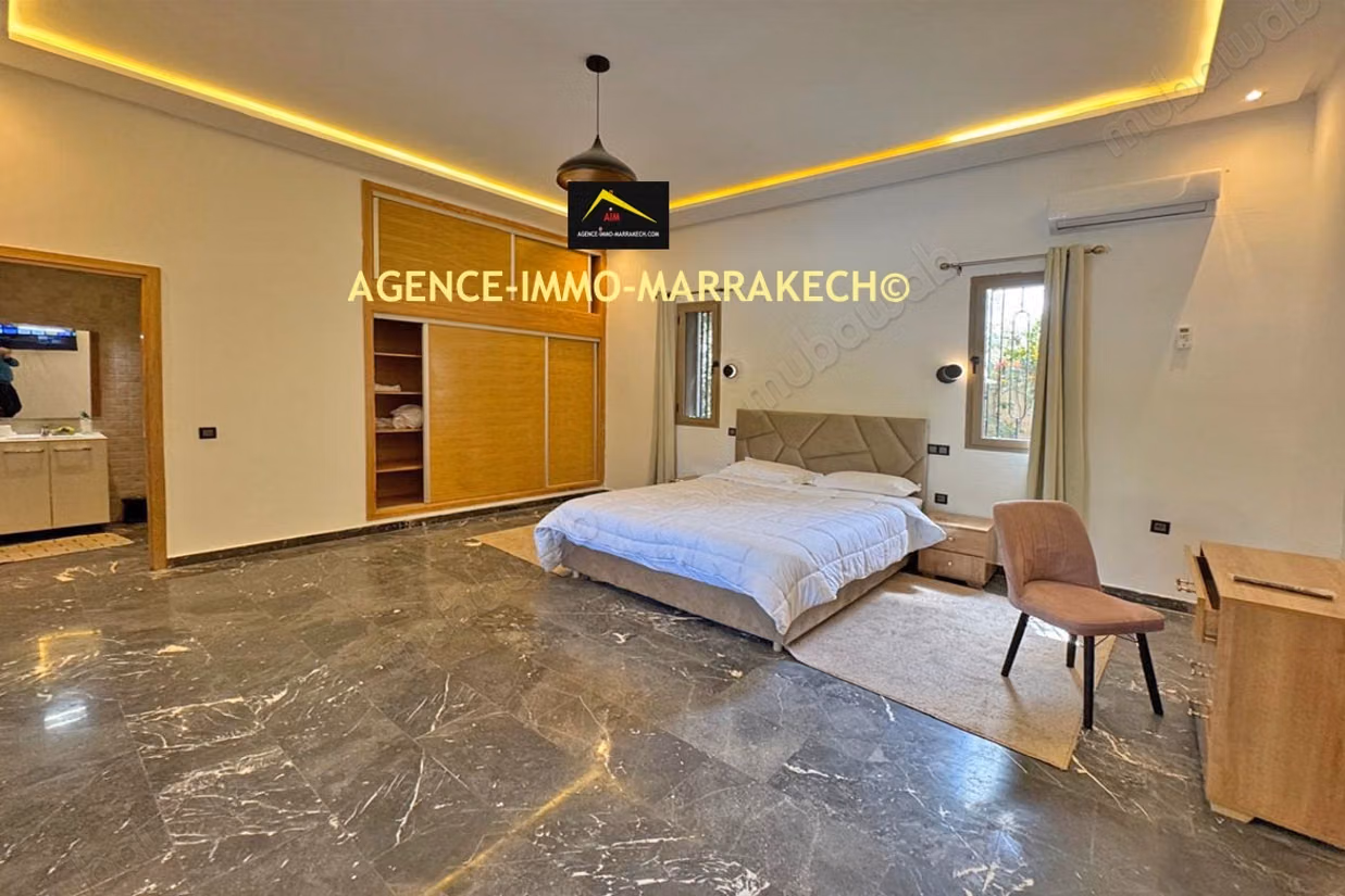 Villa privée titrée à vendre de 5 suites, sans VNA