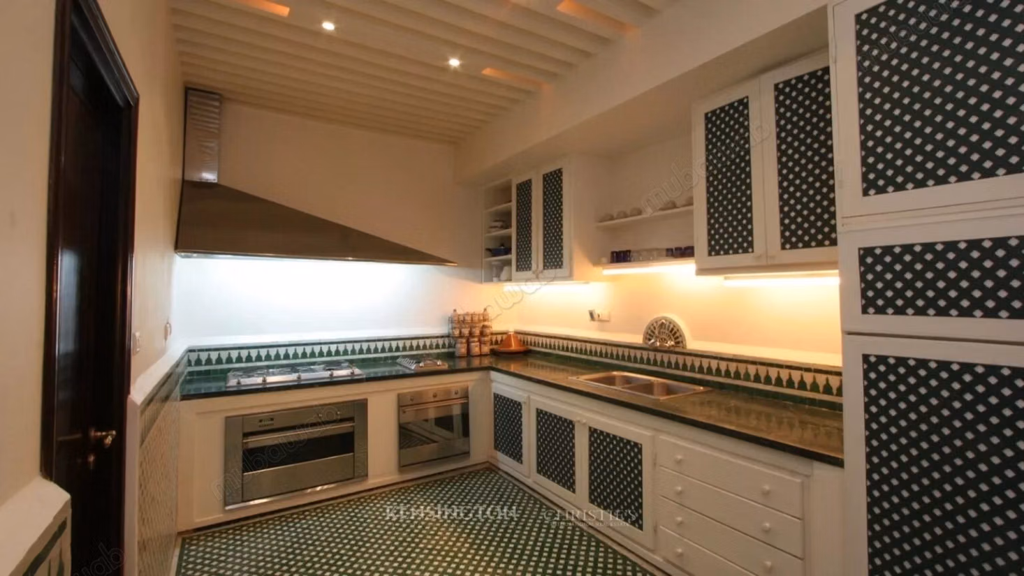 Geweldige Riad te koop in Tal'a. Totale oppervlakte 508 m²