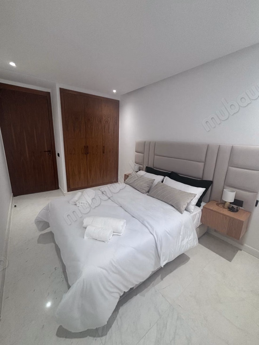 Superbe appartement à louer à Franceville. 1 Pièce. Meublé