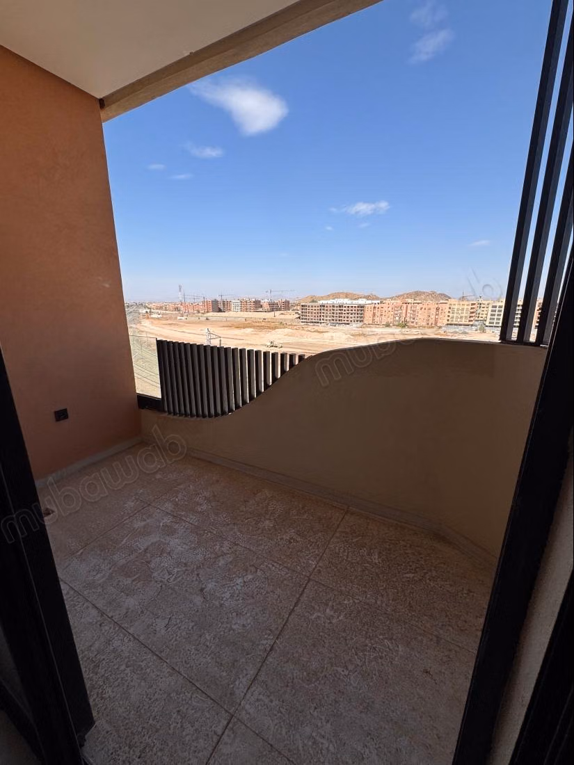 Bel appartement à vendre à Ain Mezouar.
Superficie 57 m².
Meublé