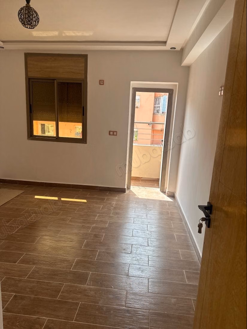 Location d'un appartement à Béni Mellal. 1 Pièce. Vue sur les montagnes et porte blindée