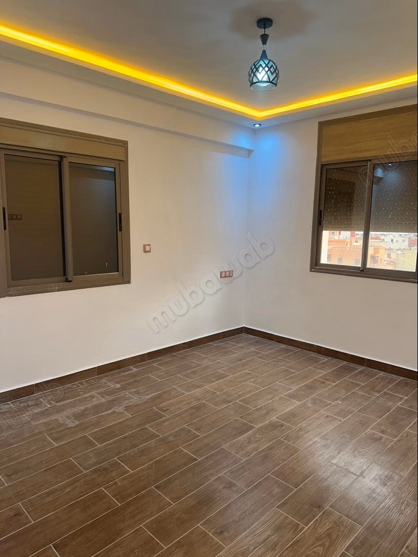 Location d'un appartement à Béni Mellal. 1 Pièce. Vue sur les montagnes et porte blindée