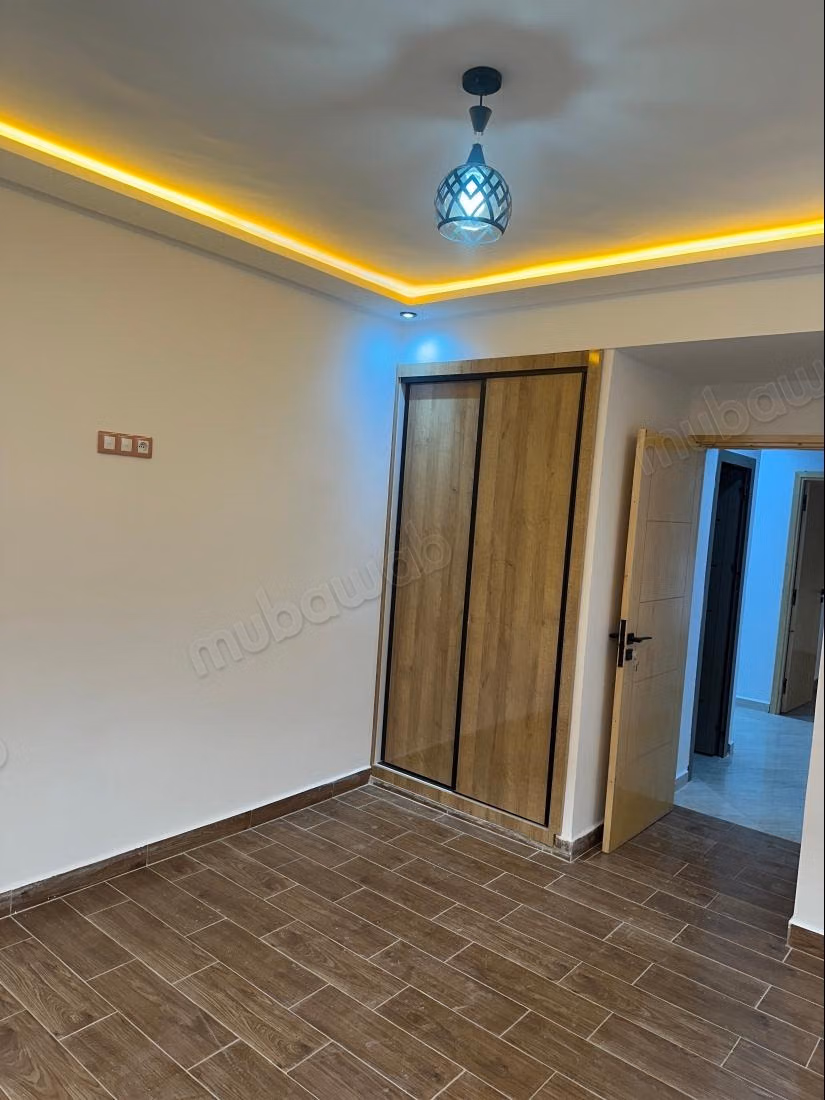 Location d'un appartement à Béni Mellal. 1 Pièce. Vue sur les montagnes et porte blindée