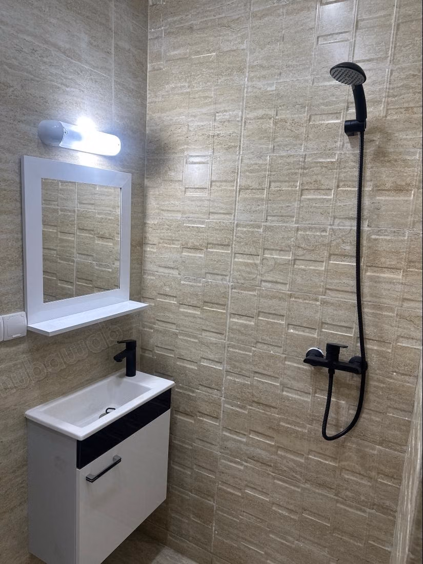 Location d'un appartement à Béni Mellal. 1 Pièce. Vue sur les montagnes et porte blindée
