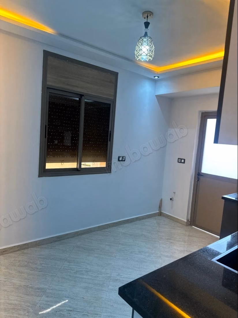 Location d'un appartement à Béni Mellal. 1 Pièce. Vue sur les montagnes et porte blindée