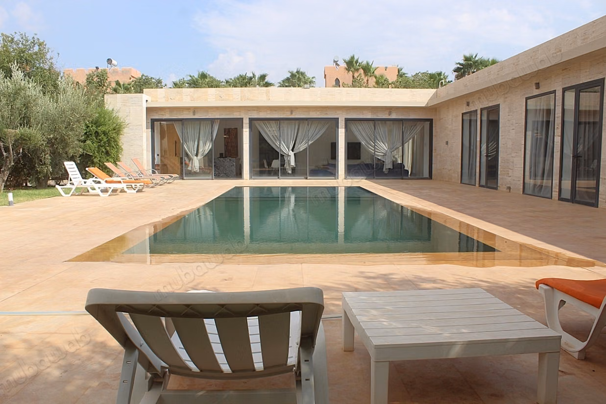 A SAISIR. Belle villa de plain pied de 4 chambres