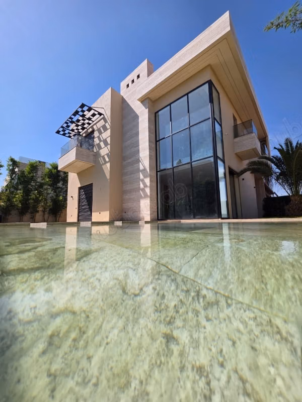 Casa di lusso in vendita sulla Route de Tahanaout. Superficie totale 410 m². Piscina, aria condizionata