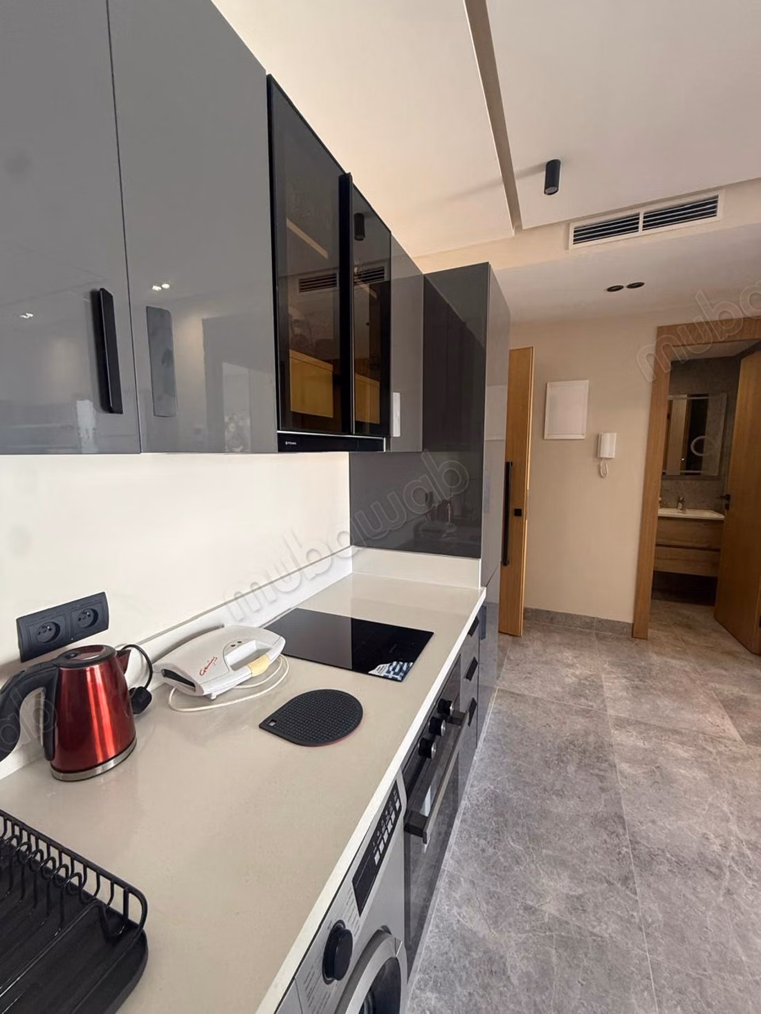 Furnished studio for rent – Beauséjour, near CFC