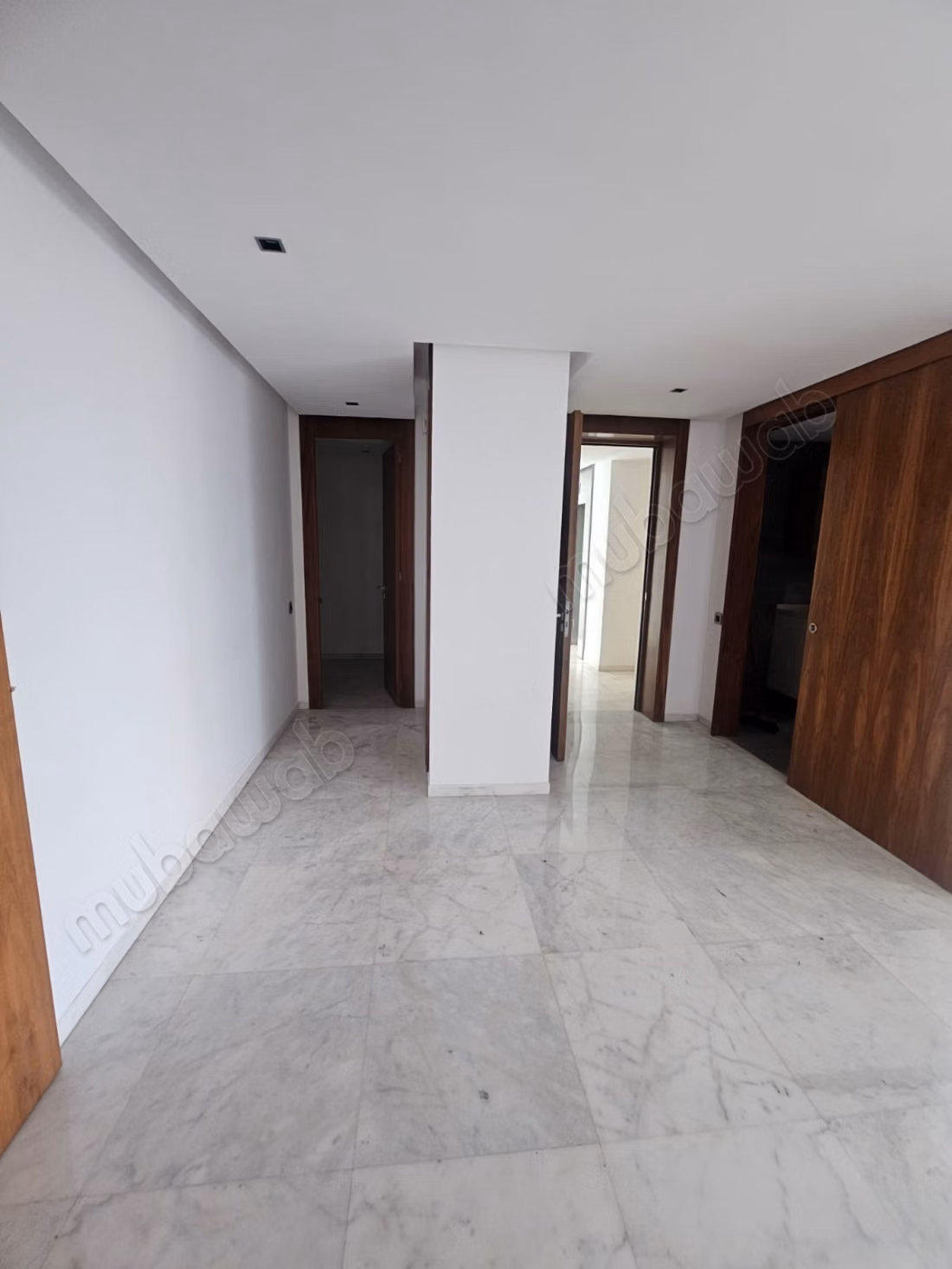 Appartement vide 2 chambres en cours de rafraîchissement