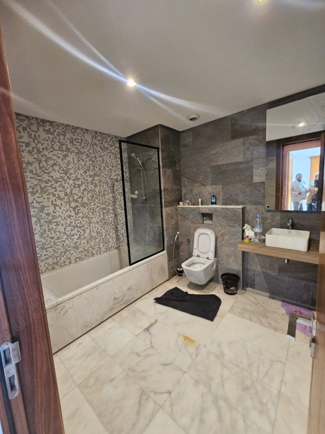 Appartement vide 2 chambres en cours de rafraîchissement