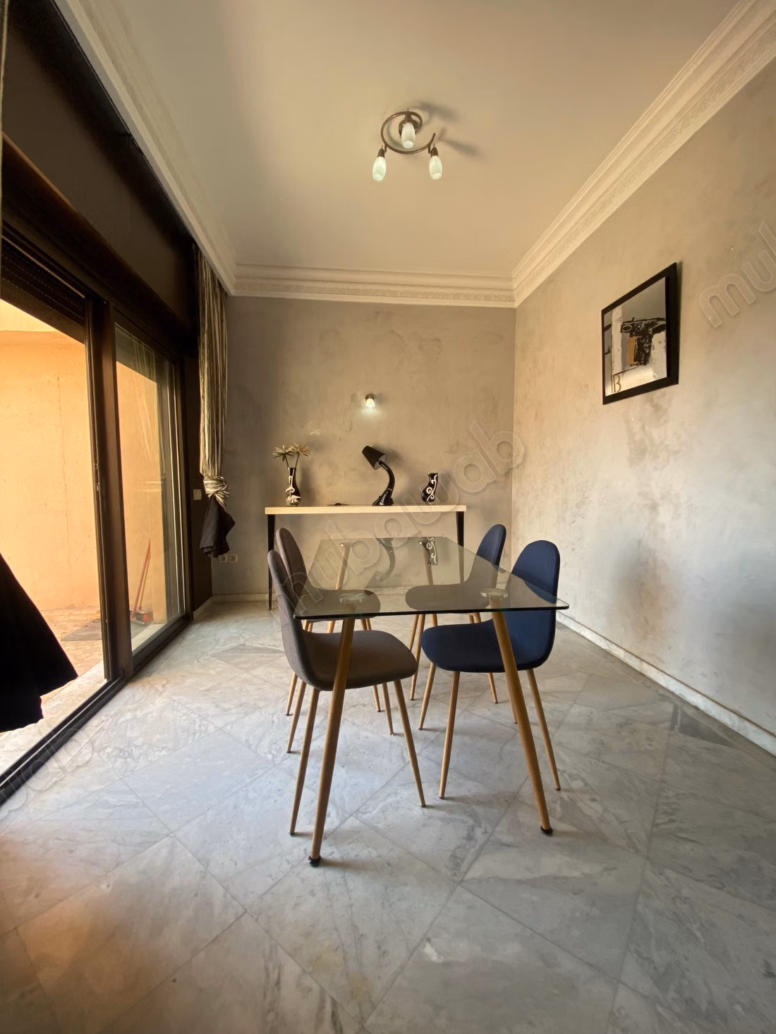 Beautiful apartment for sale in Hivernage. 2 large rooms. Air conditioning