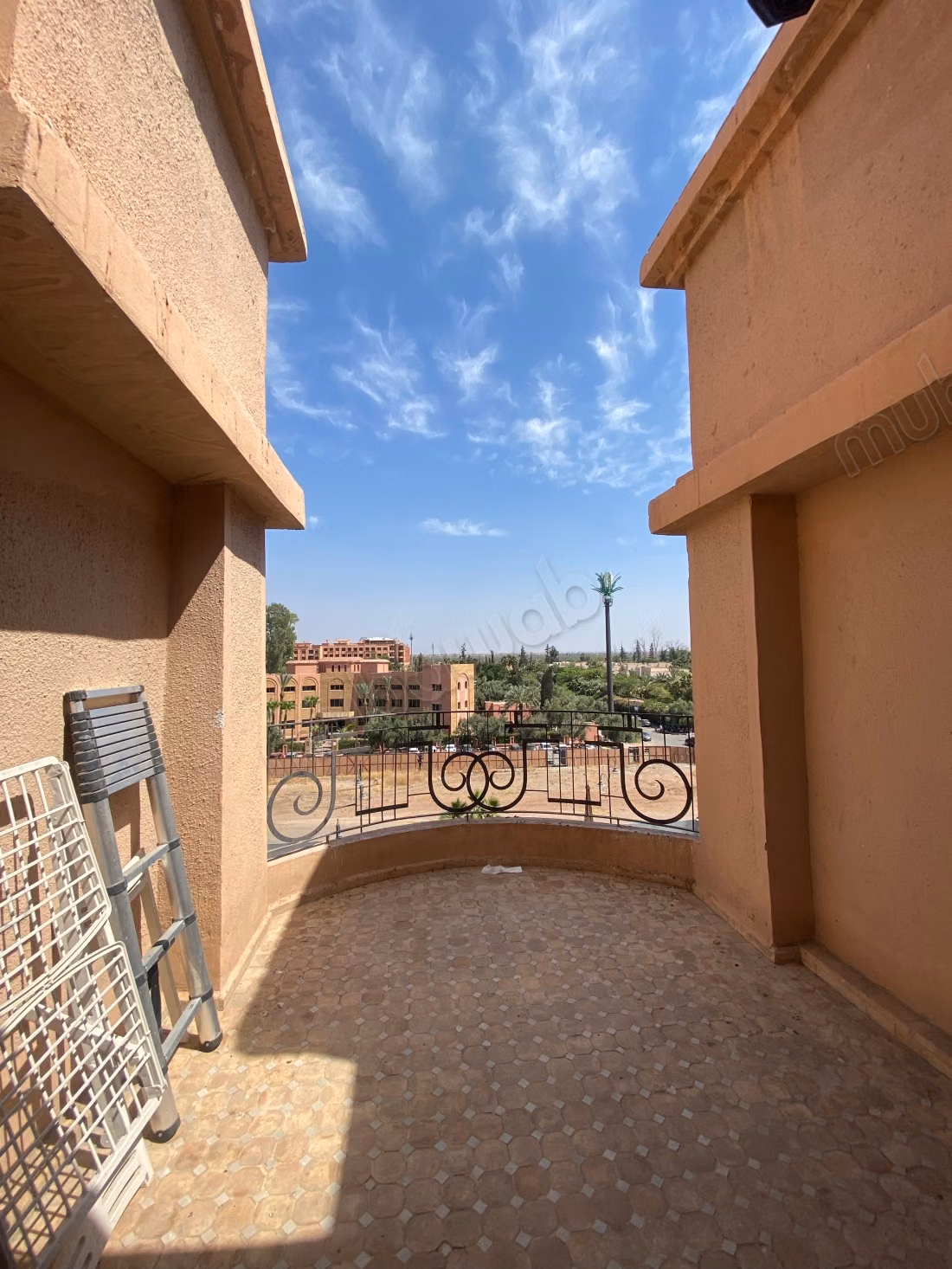 Beautiful apartment for sale in Hivernage. 2 large rooms. Air conditioning