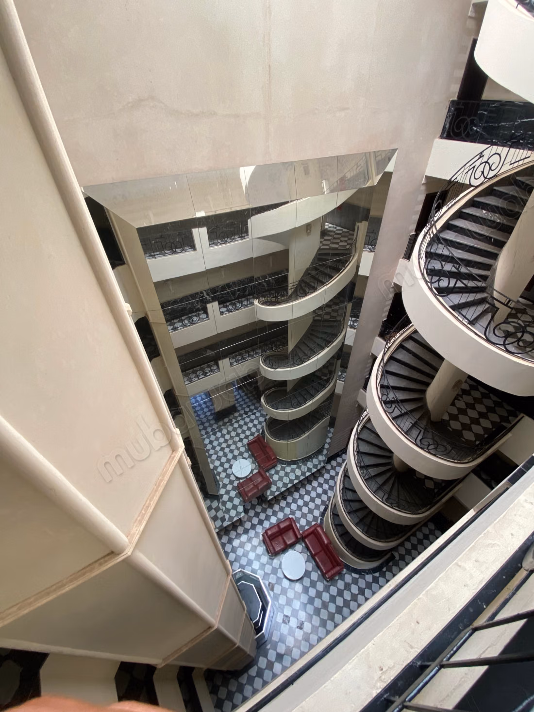 Beautiful apartment for sale in Hivernage. 2 large rooms. Air conditioning