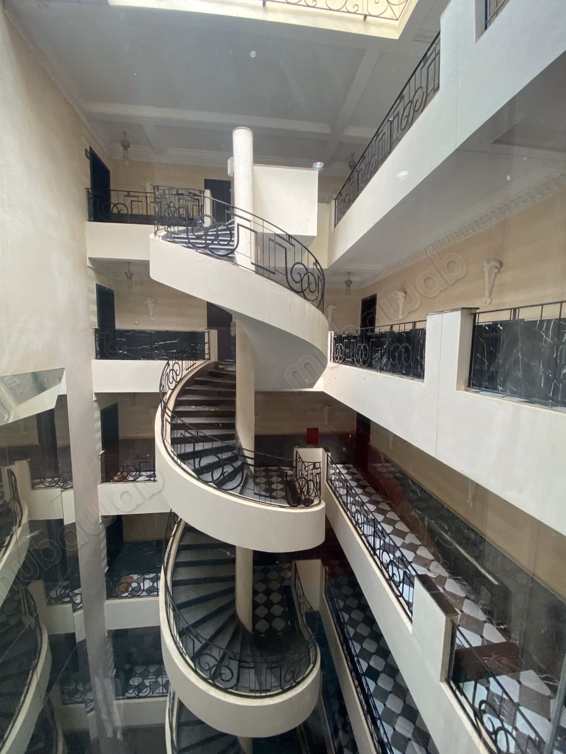 Beautiful apartment for sale in Hivernage. 2 large rooms. Air conditioning