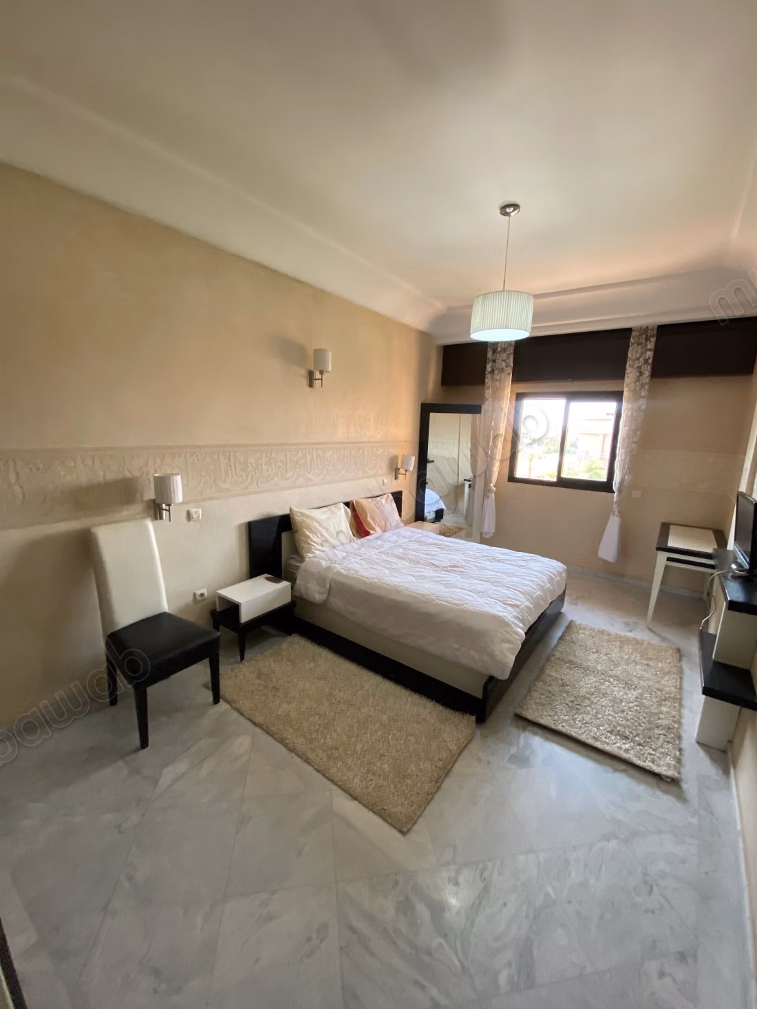Beautiful apartment for sale in Hivernage. 2 large rooms. Air conditioning