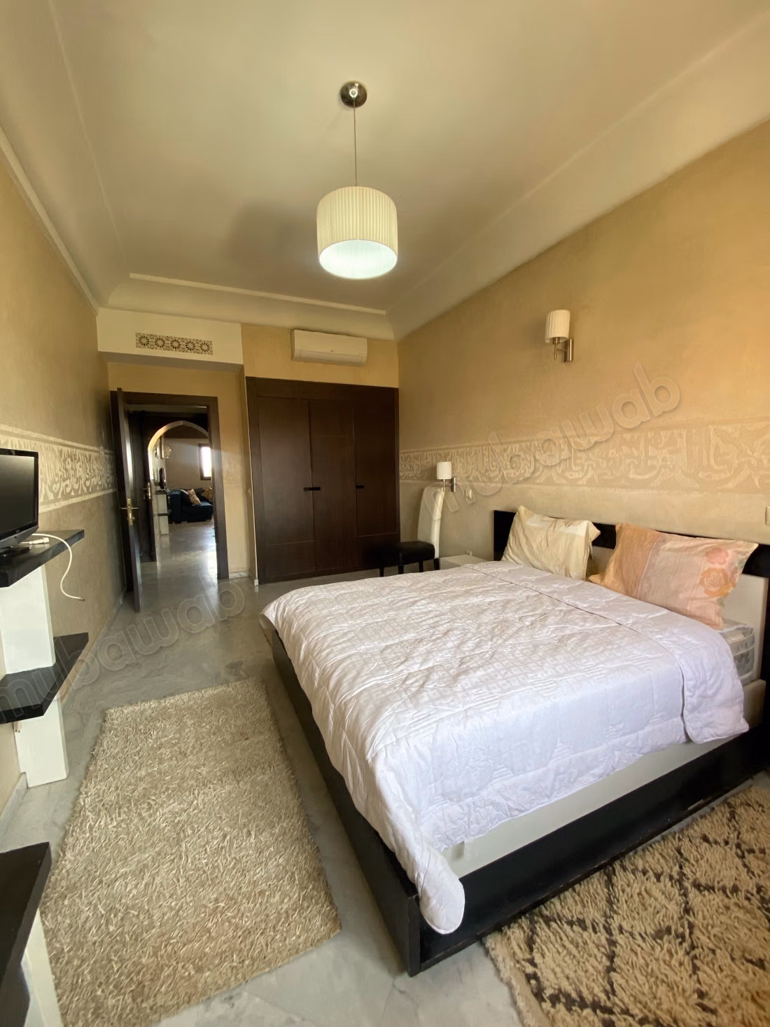 Beautiful apartment for sale in Hivernage. 2 large rooms. Air conditioning