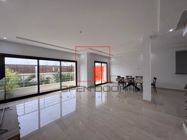 À louer – villa s5 avec jardin a gammarth