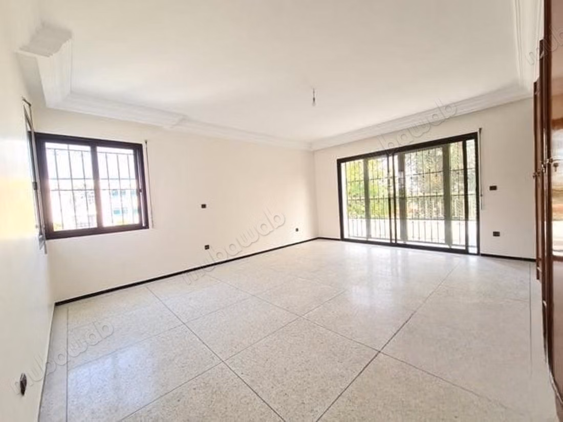 Location villa professionnel à Polo. 4 pièces