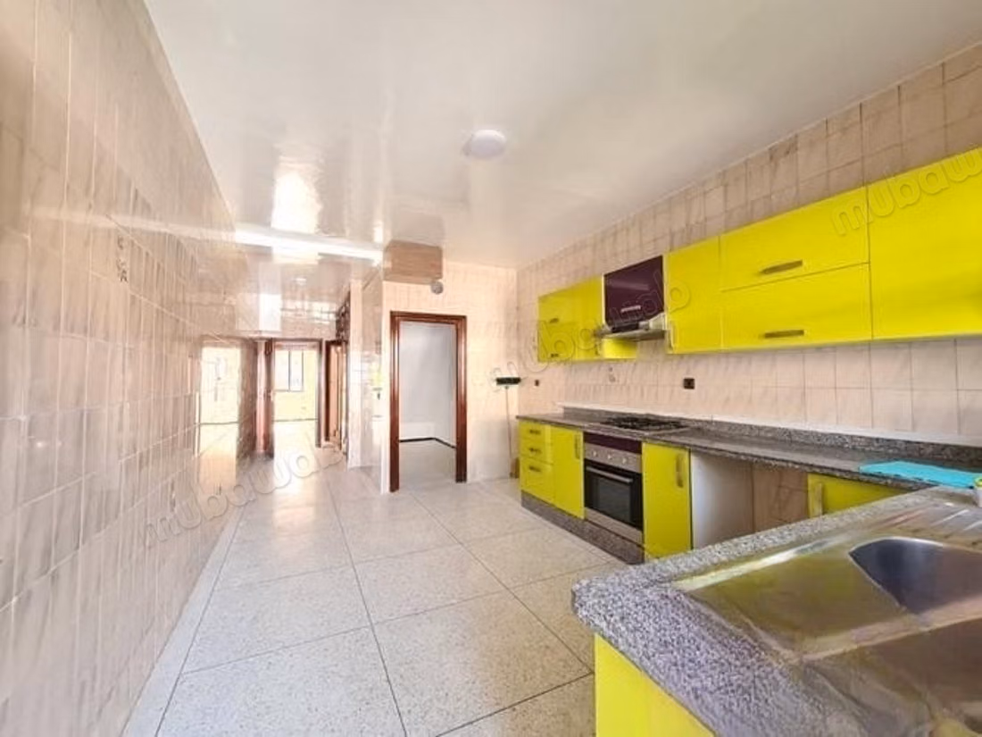 Location villa professionnel à Polo. 4 pièces