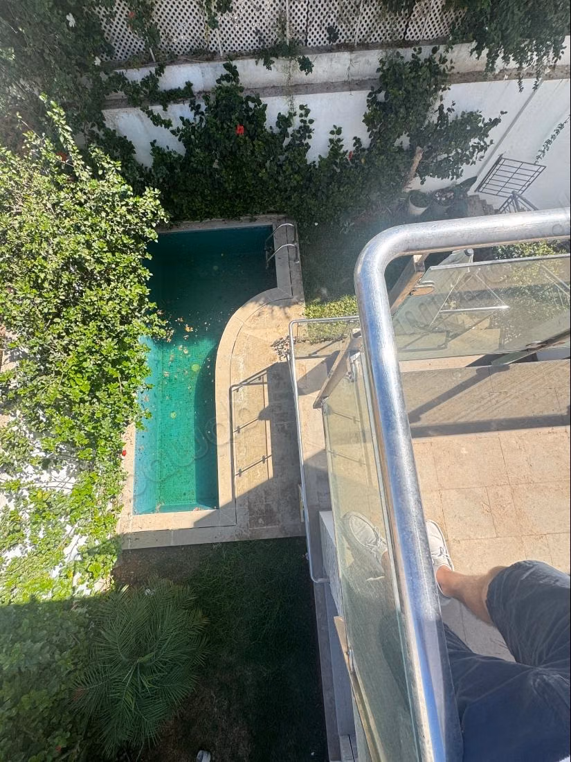 Magnificent villa for rent in Riyad. 8 large rooms. Terrace and garden