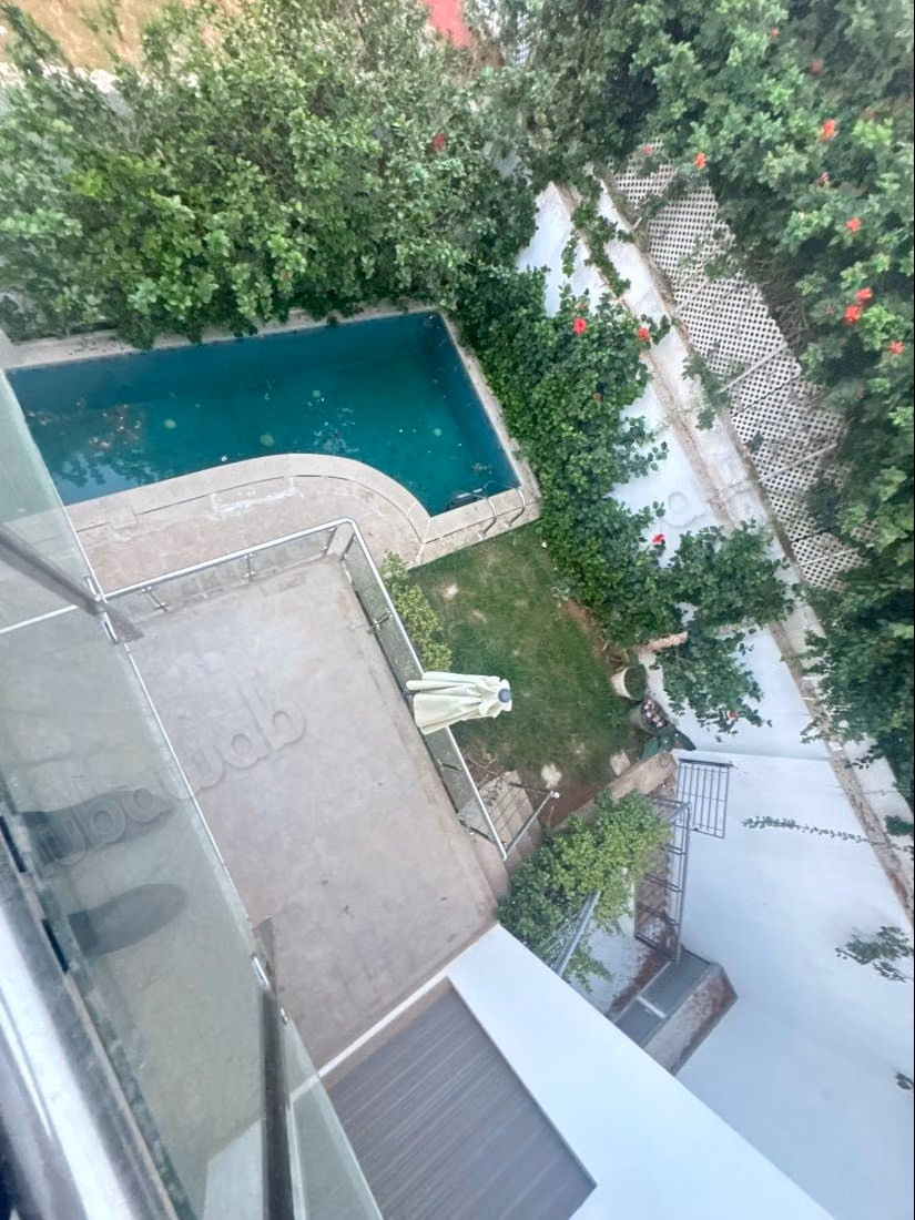 Magnificent villa for rent in Riyad. 8 large rooms. Terrace and garden