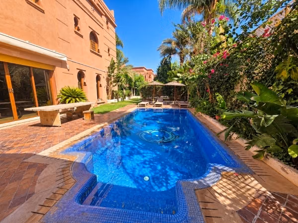 Villa incantevole con piscina e bel giardino a Targa