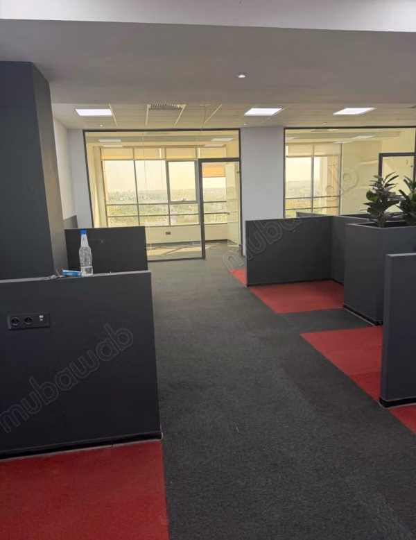 Affitto di uffici a Sidi Maarouf. Superficie di 128 m². Servizio di portineria disponibile, sistema di climatizzazione.