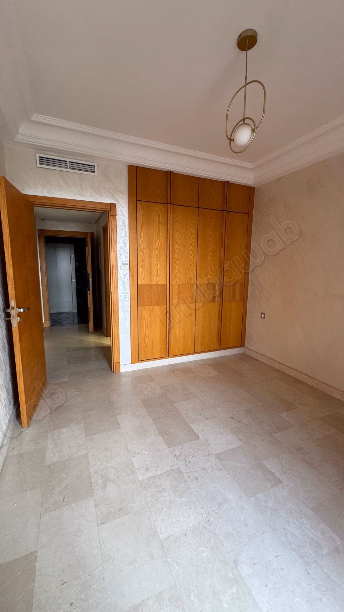 شقة للإيجار في كامب الغول. غرفتان مريحتان. زجاج مزدوج وتدفئة مركزية