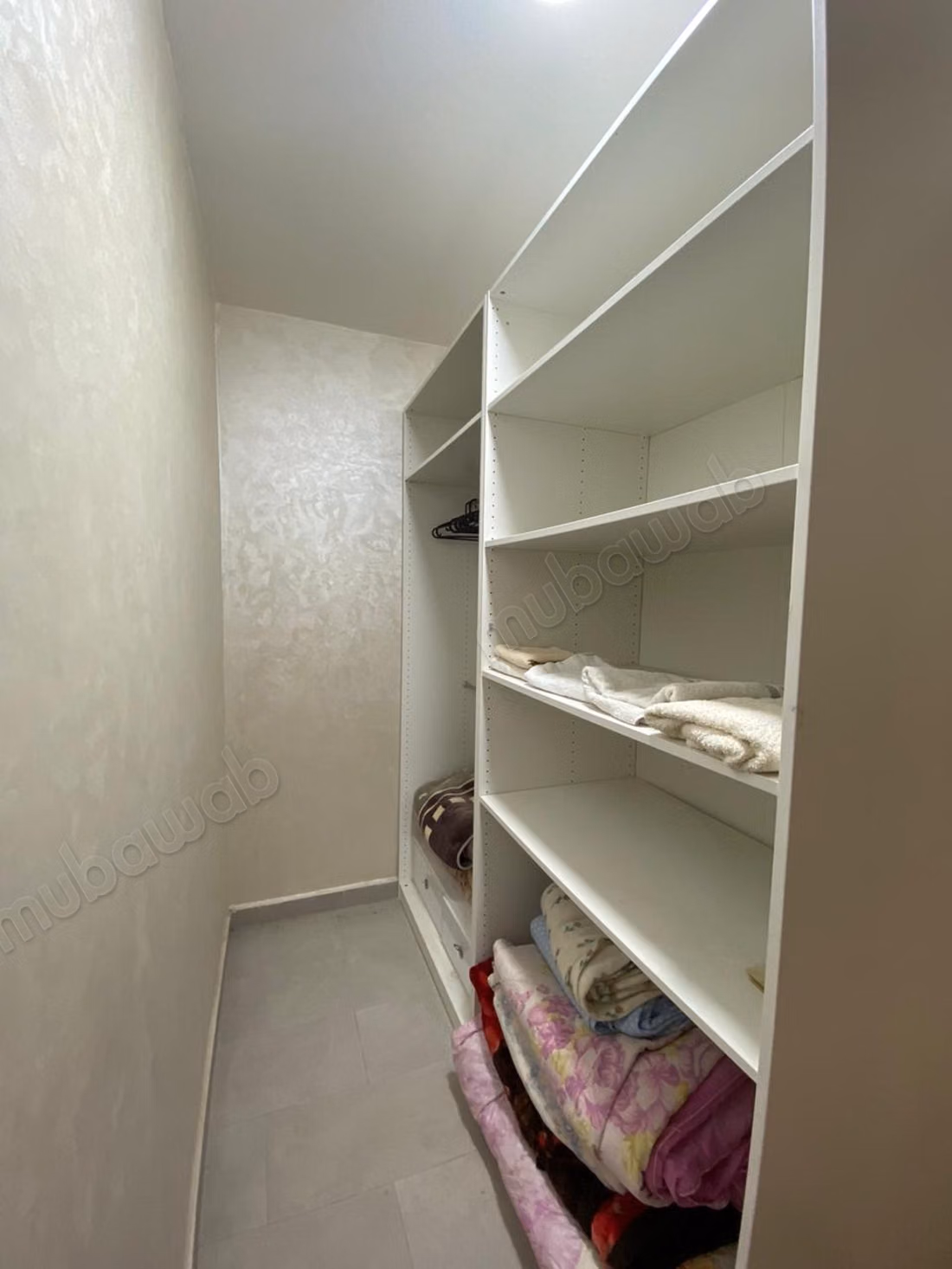 Bel appartement à louer à Al Nahda. Superficie totale 120 m². Meublé