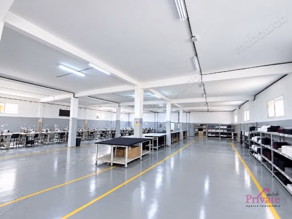 Location Local Commercial 800 m² GZENAYA REF: LZ859