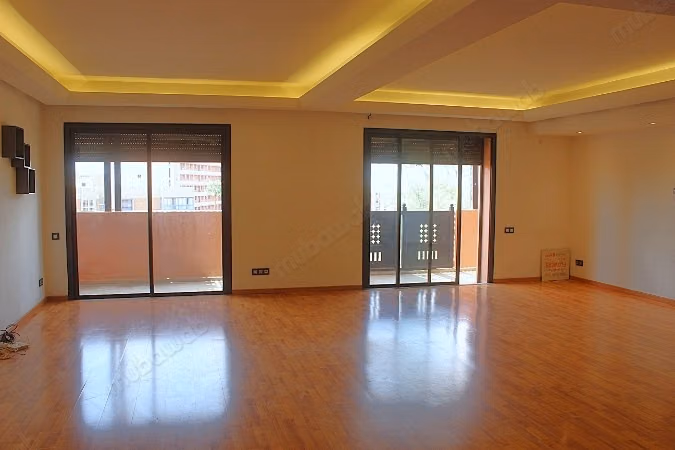 Grande duplex in affitto vuoto vicino a Victor HUGO